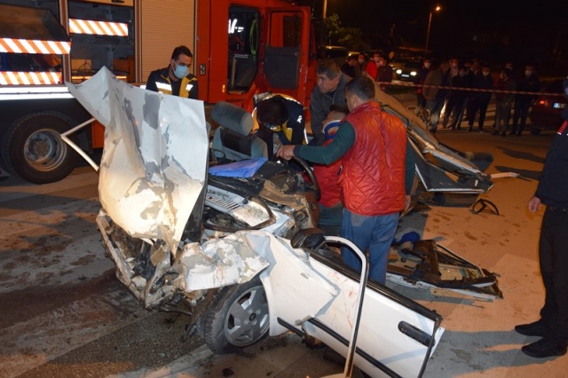 Kumluca’da feci kaza: 3 ölü, 4 yaralı 

Antalya’da iki otomobilin kavşakta çarpışması sonu meydana gelen trafik kazasında 3 kişi öldü, 4 kişi yaralandı

Detaylar==-https://www.batiakdeniztv.com/asayis/kumlucada-feci-kaza-3-olu-4-yarali-h25378.html

BATI AKDENiZ GAZETESi