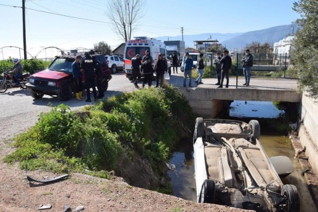Kumluca’da otomobil sulama kanalına düştü: 2 yaralı Antalya’nın Kumluca ilçesinde meydana gelen trafik kazasında sulama kanalına düşen otomobildeki 2 kişi yaralandı.

Detaylar==-https://www.batiakdeniztv.com/asayis/kumlucada-otomobil-sulama-kanalina-dustu-2-yarali-h26514.html

BATI AKDENiZ GAZETESi