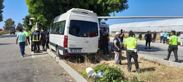 Rus Turistleri taşıyan minibüs kaza yaptı
